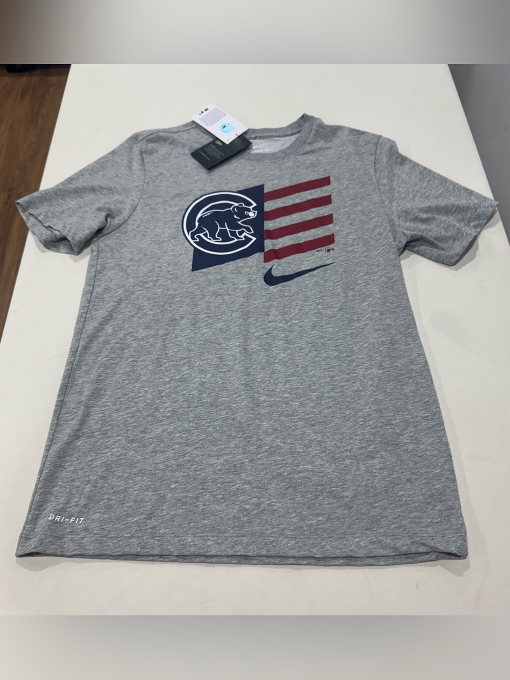 Nike NWT  Chicago Cubs Patriotic Nike Tee Large Gray MLB Flag Logo DriFit